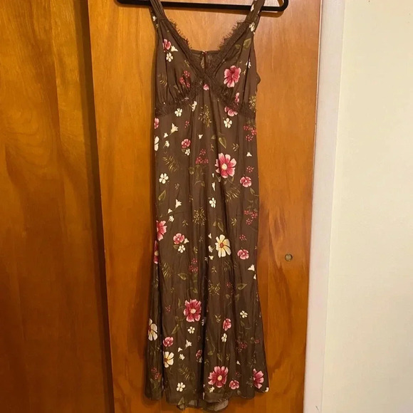 Old Navy Dresses & Skirts - Old Navy Lace-Trimmed Satin Dress Floral Shift Dress, Women Size Medium